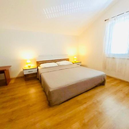 Rooms Viskic Rab Town Esterno foto